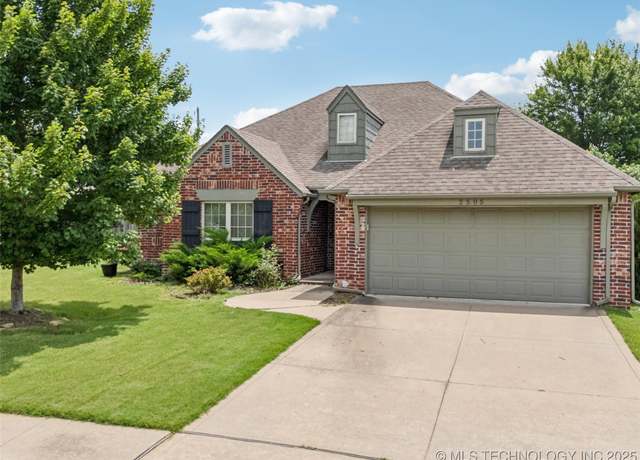 Property at 2505 S Willow Ave, Broken Arrow, OK 74012, 4 beds, 2.5 baths