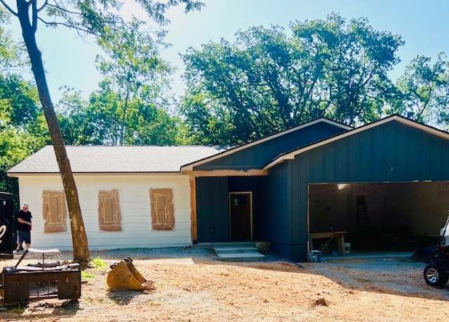 Property at 4 Tulsa Dr, Monkey Island, OK 74331, 3 beds, 2 baths