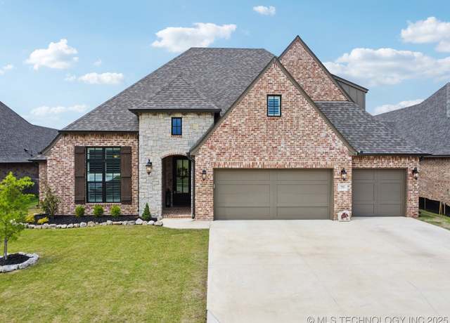 Property at 753 E 148th Pl S, Glenpool, OK 74033, 5 beds, 3.5 baths