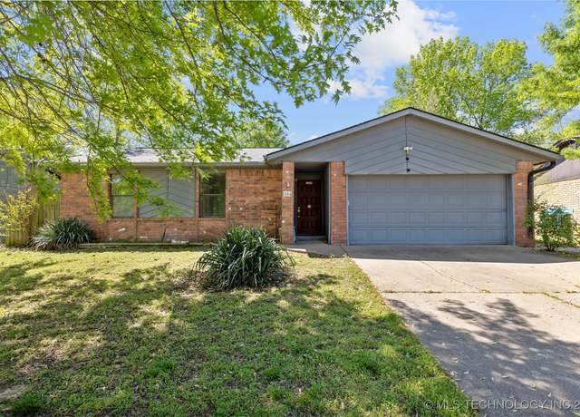 Property at 554 W 148th Pl S, Glenpool, OK 74033, 3 beds, 2 baths
