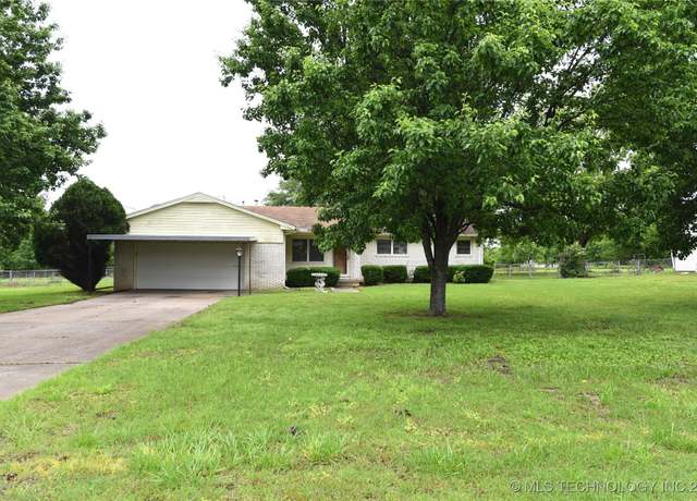Property at 231 E Washington St, Broken Arrow, OK 74012, 3 beds, 2 baths