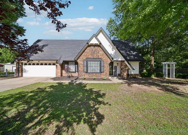 Property at 11731 S 272nd East Ave, Coweta, OK 74429, 5 beds, 2 baths