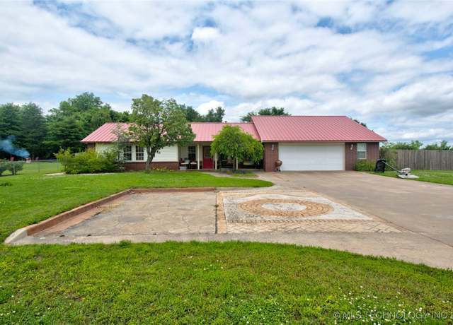 Property at 2430 S 31 St E, Muskogee, OK 74403, 3 beds, 2 baths