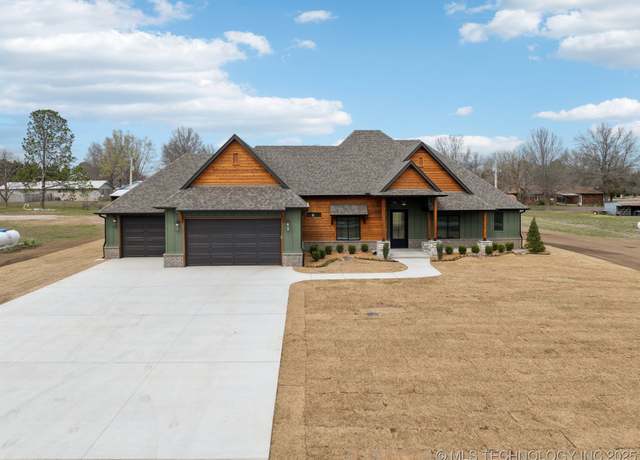 Property at 5875 E Everetts Pt, Oologah, OK 74053, 4 beds, 3 baths