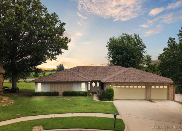 Property at 1601 Merlin, Pryor, OK 74361, 4 beds, 2.5 baths