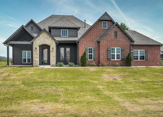 Property at 6618 E 88th St N, Owasso, OK 74055, 4 beds, 3.5 baths