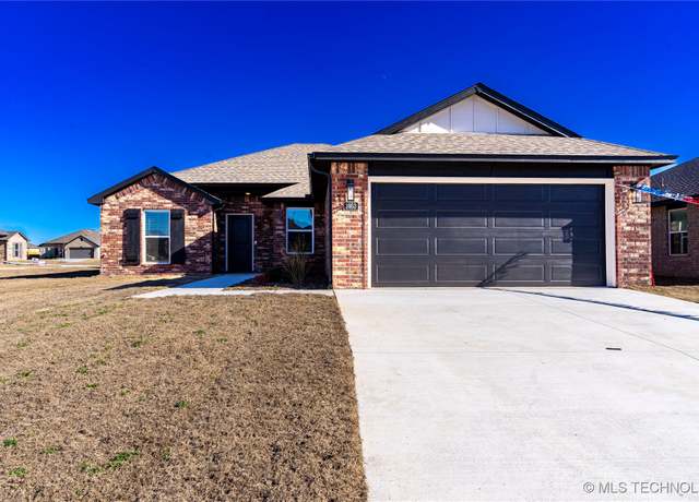 Property at 3953 S 151st EastAvenue, Tulsa, OK 74134, 4 beds, 2 baths