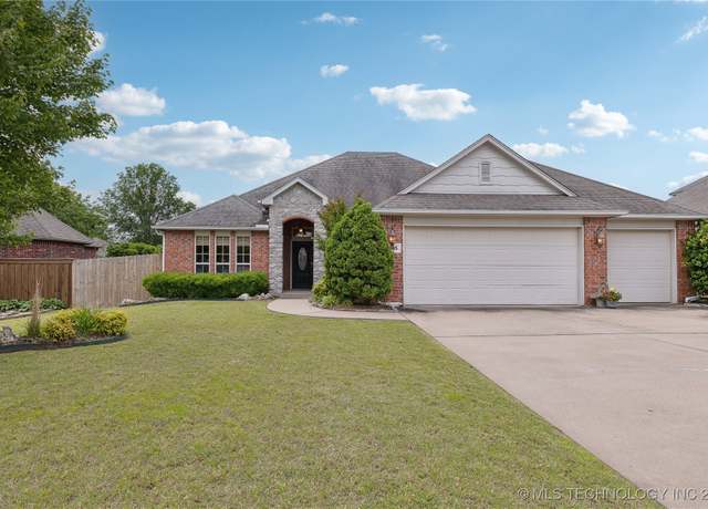Property at 1305 E Uniontown St, Broken Arrow, OK 74012, 3 beds, 2.5 baths