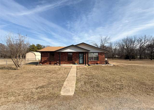 Property at 108 Hawkins Dr, Eufaula, OK 74432, 4 beds, 2 baths