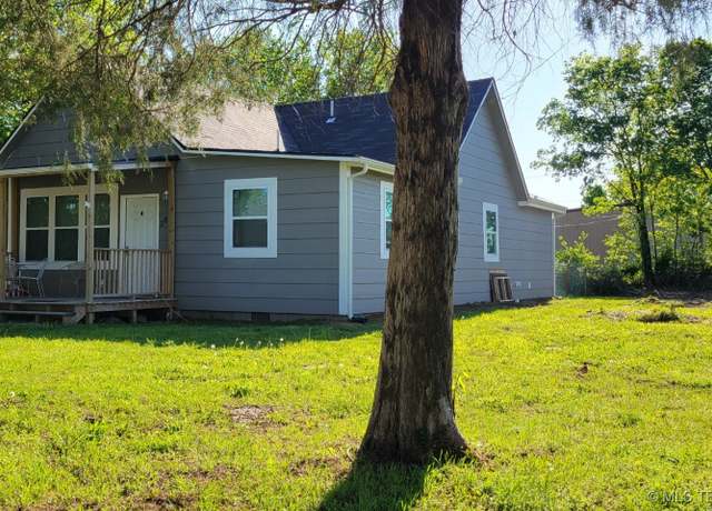 Property at 306 S Lee Ave, Wagoner, OK 74467, 3 beds, 2 baths
