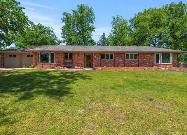 Property at 2318 Dorchester Dr, Bartlesville, OK 74006, 4 beds, 2.5 baths