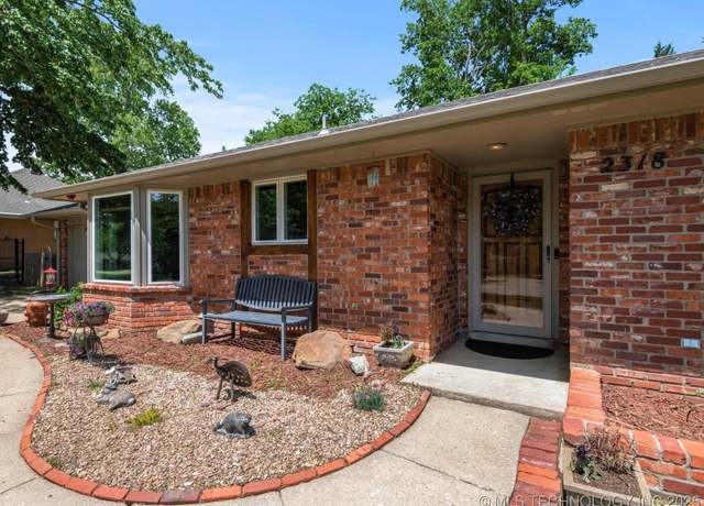 Property at 2318 Dorchester Dr, Bartlesville, OK 74006, 4 beds, 2.5 baths