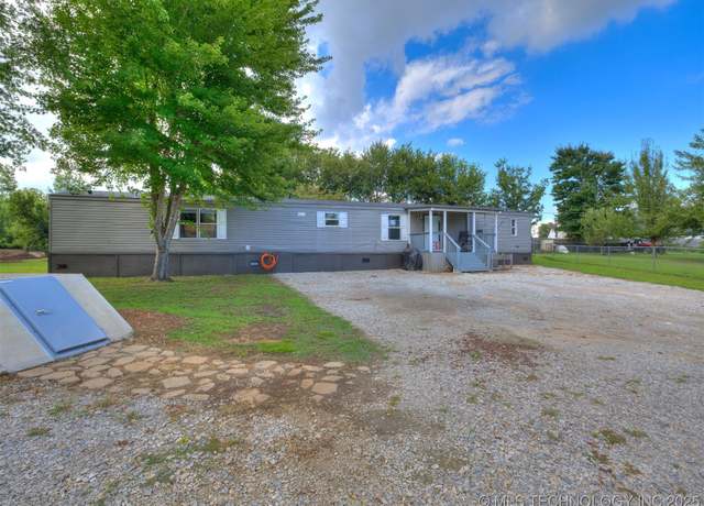 Property at 8316 S 300th EastAvenue, Broken Arrow, OK 74014, 3 beds, 2 baths
