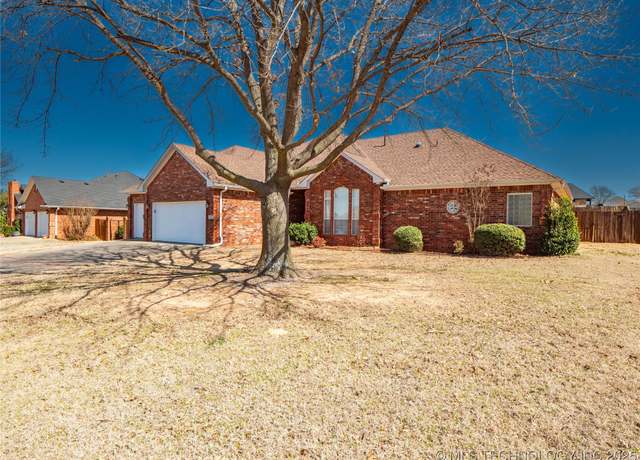 Property at 2104 Country Spgs, Mcalester, OK 74501, 3 beds, 3 baths