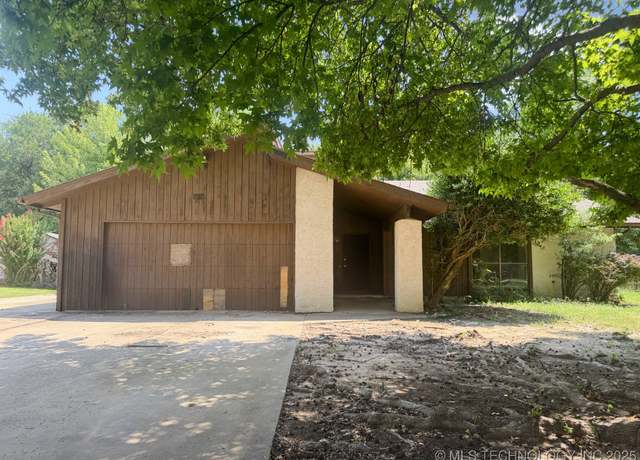 Property at 1213 S Oak Ave, Broken Arrow, OK 74012, 3 beds, 2 baths