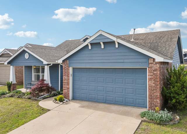 Property at 2213 E Concord St, Broken Arrow, OK 74012, 3 beds, 2 baths