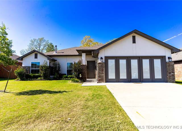 Property at 520 S 47th St, Broken Arrow, OK 74014, 3 beds, 2 baths