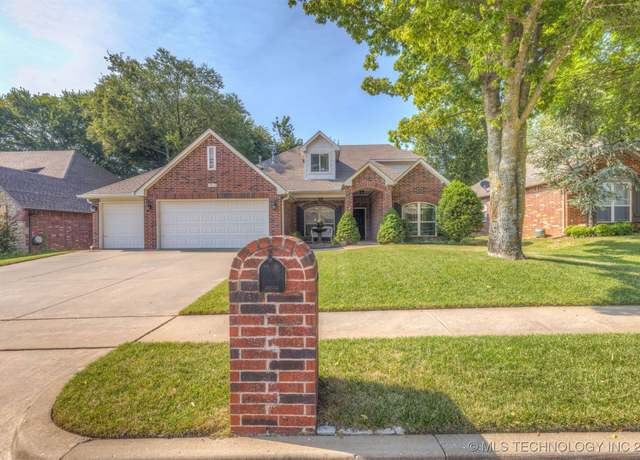 Property at 1813 E Jacksonville St, Broken Arrow, OK 74012, 5 beds, 3 baths