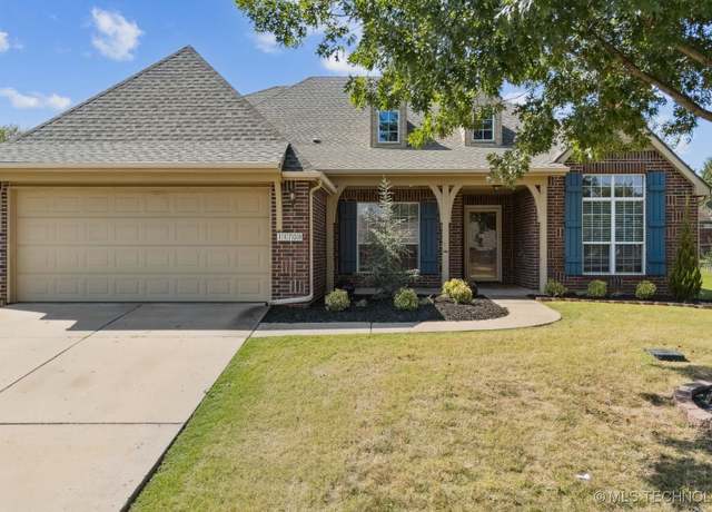 Property at 11708 E 102nd St N, Owasso, OK 74055, 4 beds, 2 baths