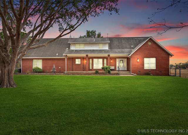 Property at 15610 E 146th St N, Collinsville, OK 74021, 4 beds, 3 baths
