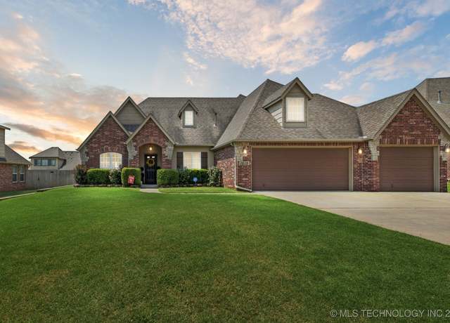 Property at 1515 E Orlando Ct, Broken Arrow, OK 74011, 3 beds, 2.5 baths