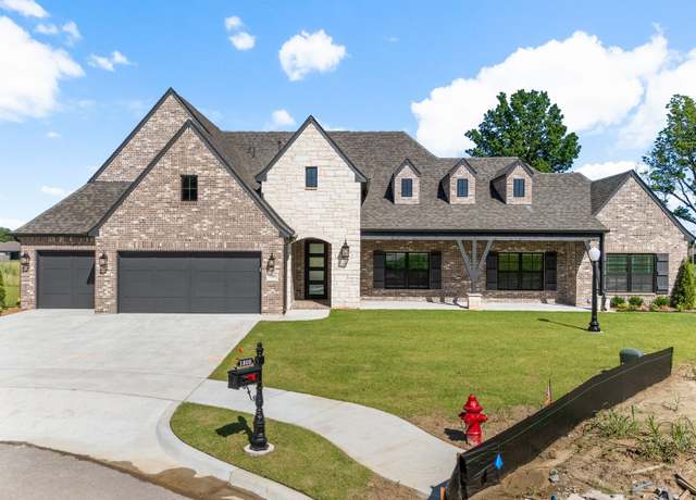 Property at 1303 Oakhurst Cir, Claremore, OK 74017, 4 beds, 3.5 baths