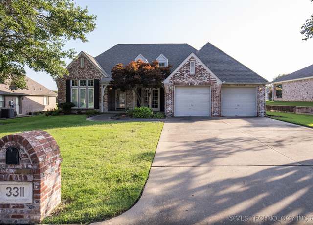 Property at 3311 N Heritage Dr, Claremore, OK 74019, 3 beds, 2 baths
