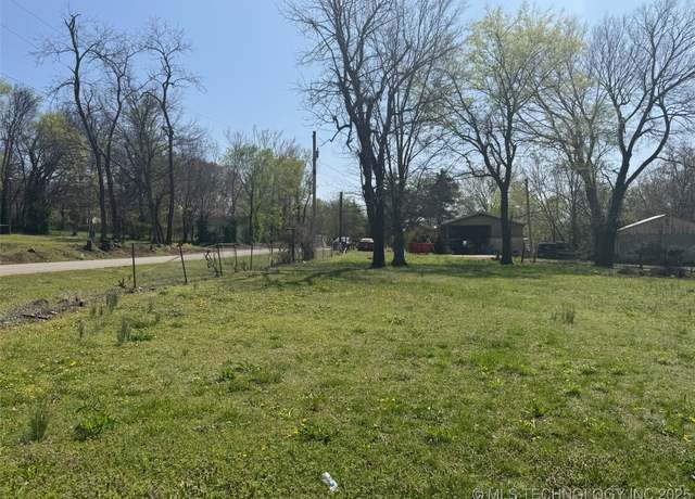Property at 218 E Elm St, Stilwell, OK 74960