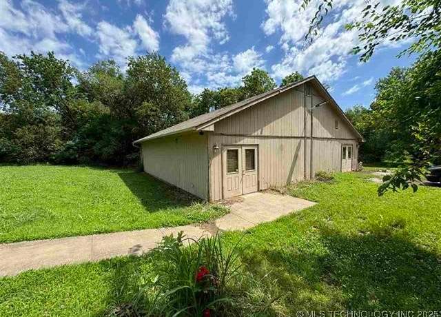 Property at 802 E Brissy St, Cushing, OK 74023, 1.5 baths