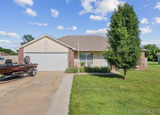 Property at 624 S Barclay, Dewey, OK 74029, 3 beds, 2 baths