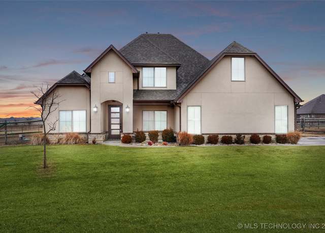 Property at 6107 E 127th St N, Collinsville, OK 74021, 5 beds, 3 baths