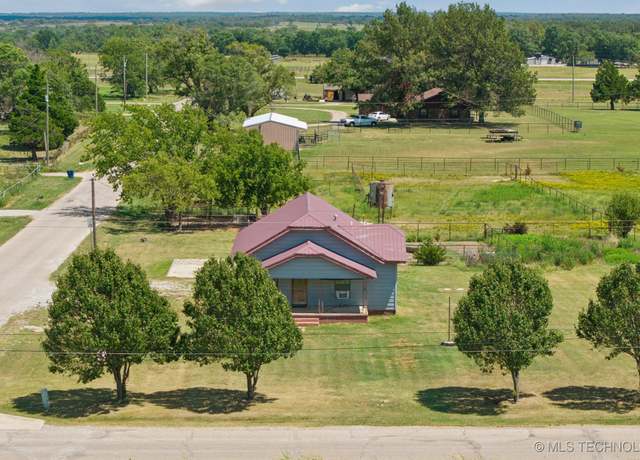 Property at 239 Skyline Dr, Pawhuska, OK 74056, 3 beds, 2 baths