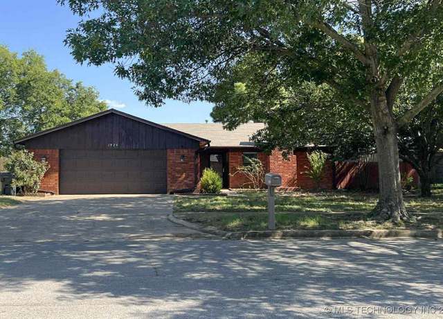 Property at 1924 9th NW, Ardmore, OK 73401, 3 beds, 2 baths