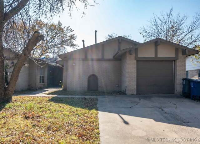 Property at 10118 E 30th St, Tulsa, OK 74129, 3 beds, 2 baths