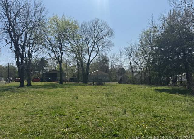 Property at 216 E Elm St, Stilwell, OK 74960