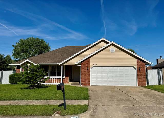 Property at 3217 N 8th Pl, Broken Arrow, OK 74012, 3 beds, 2 baths