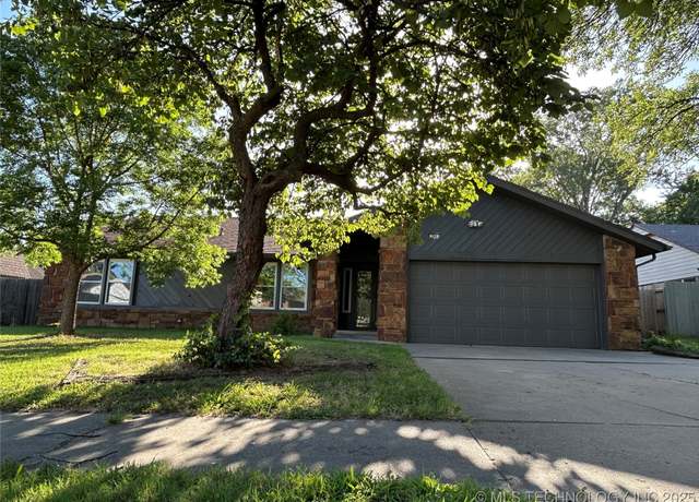 Property at 200 S Indianwood Ave, Broken Arrow, OK 74012, 4 beds, 2 baths