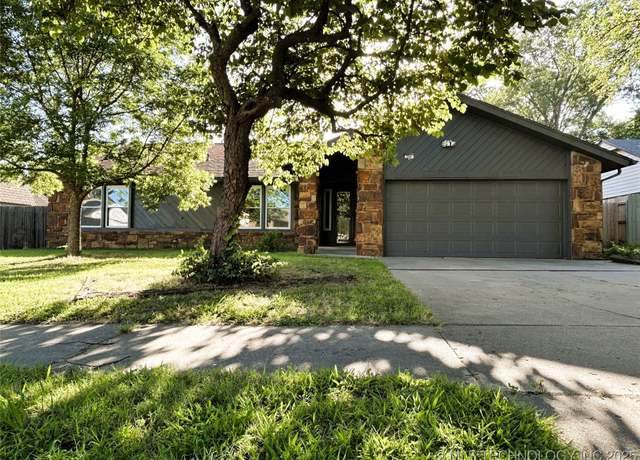 Property at 200 S Indianwood Ave, Broken Arrow, OK 74012, 4 beds, 2 baths