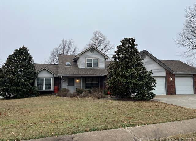 Property at 4524 S 134th East Ave, Tulsa, OK 74134, 3 beds, 2.5 baths