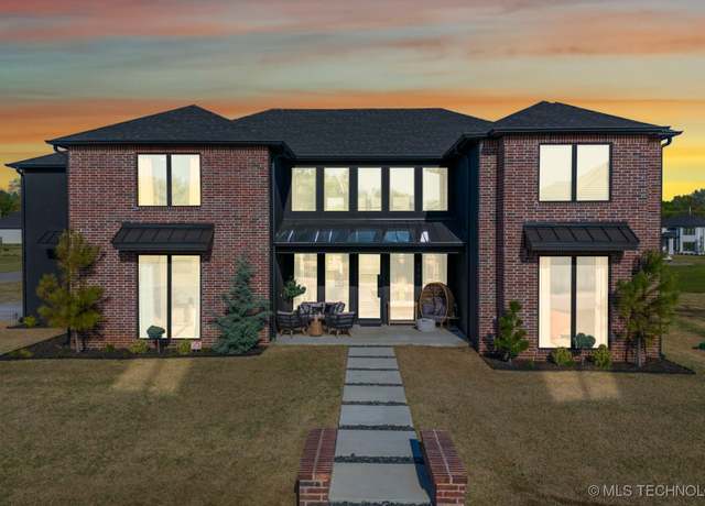 Property at 7701 S 21st St, Broken Arrow, OK 74011, 5 beds, 5.5 baths