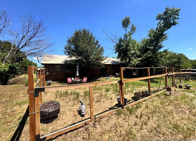 Property at 2810 Harvey, Ardmore, OK 73401, 2 beds, 2 baths