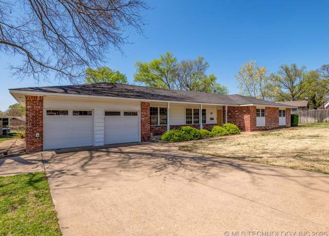 Property at 2730 Evergreen Dr, Bartlesville, OK 74006, 4 beds, 2.5 baths