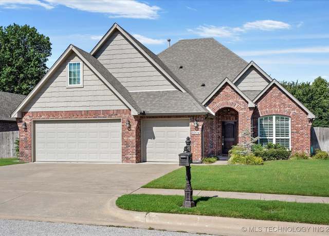 Property at 6904 S Chestnut Ave, Broken Arrow, OK 74011, 5 beds, 3 baths