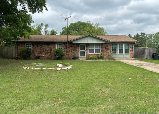 Property at 401 Creek Dr, Okmulgee, OK 74447, 2 beds, 2 baths