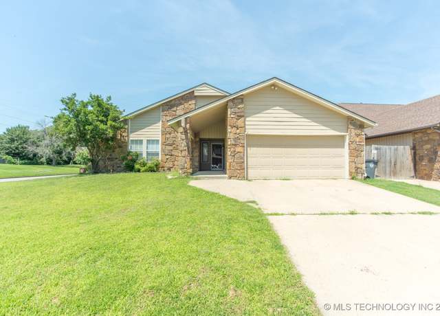 Property at 7426 S 89th East Ave, Tulsa, OK 74133, 3 beds, 2 baths