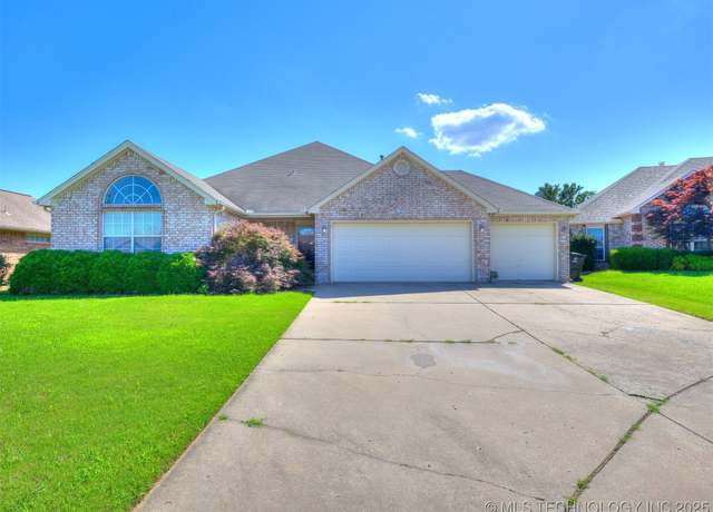 Property at 1208 S 36th St, Broken Arrow, OK 74014, 3 beds, 2 baths
