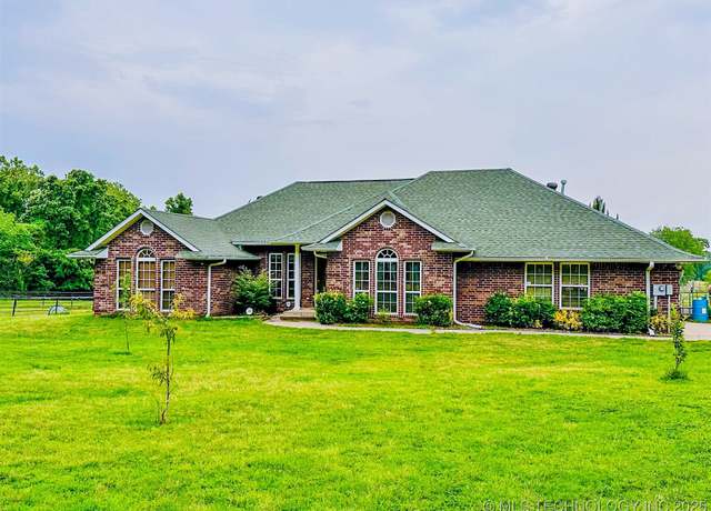 Property at 418847 E 1208 Rd, Eufaula, OK 74432, 3 beds, 2 baths