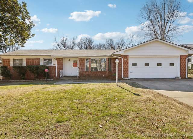 Property at 1908 E 10th St, Okmulgee, OK 74447, 3 beds, 2 baths