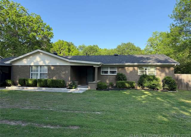 Property at 11815 S 86th EastAvenue, Bixby, OK 74008, 4 beds, 3.5 baths