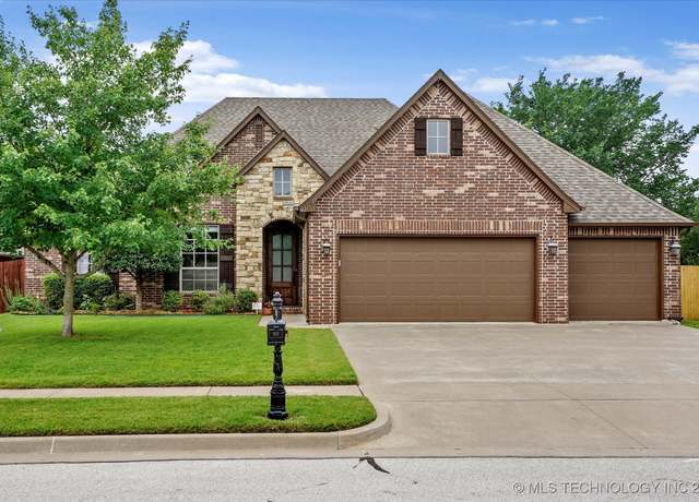 Property at 9312 N 93rd Ave E, Owasso, OK 74055, 4 beds, 2.5 baths